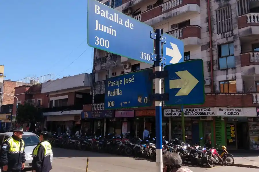 Una mujer policía salvó la vida de un bebé dentro de una sala velatoria