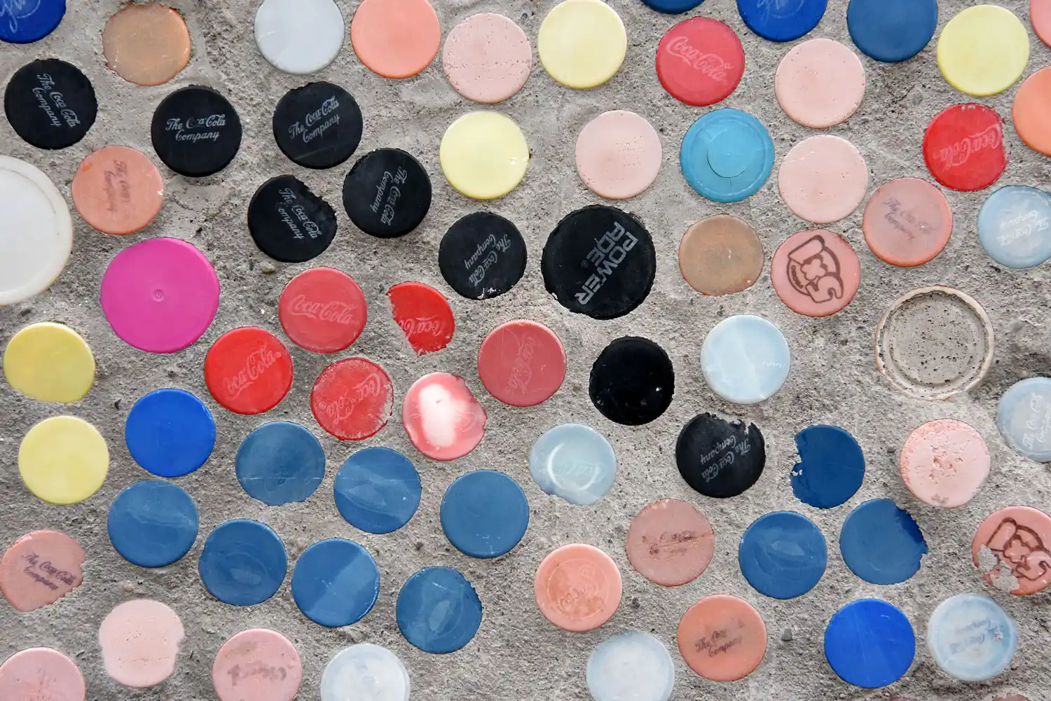 INGENIO. Las obras de Atilio cobran sentido si se miran a la distancia, de cerca sólo se percibe el material que usó.