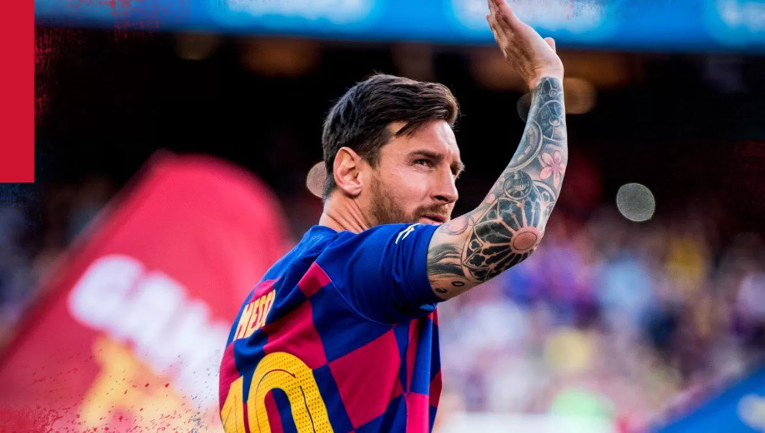 Leo Messi responde a la ovación de los aficionados en el Camp Nou. (FOTO TOMADA DE TWITTER @FCBarcelona_es)