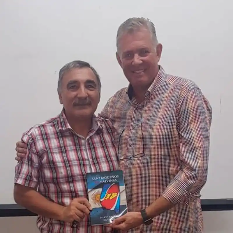 Hugo Aníbal Quiroga y Gavin Eyre, en un primer encuentro en Santiago del Estero.