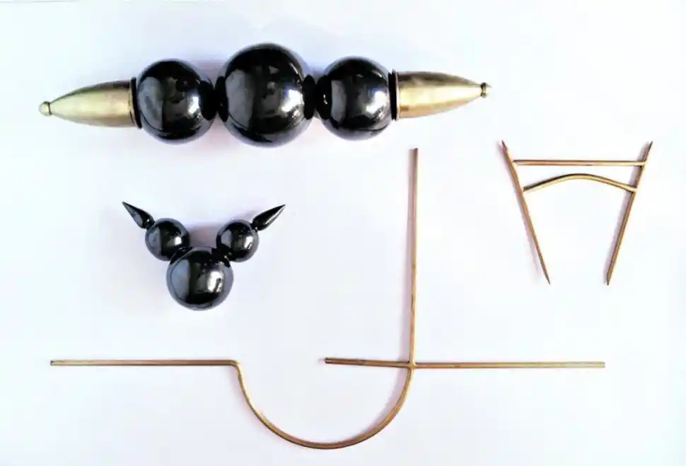 HERNÁN AGUIRRE GARCÍA. Las piezas fusionan distintos estilos.  