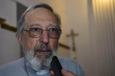 Rossi: “hay gente que tiene la cabeza dando vueltas todo el día”