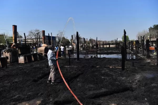 Cien ranchos quemados: el peor ataque a la Feria de Simoca