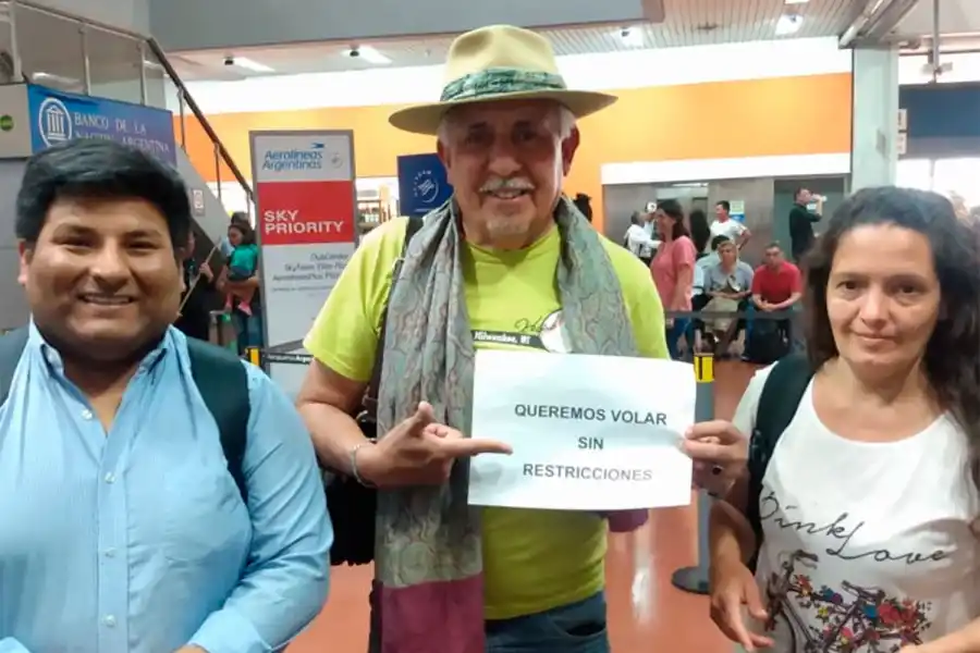 Empleados tucumanos de JetSmart intentan defender sus puestos de trabajo