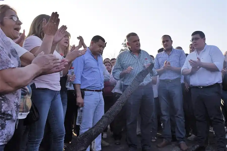MENSAJE. Acompañado por el intendente Herrera, Jaldo recorrió el predio ferial.