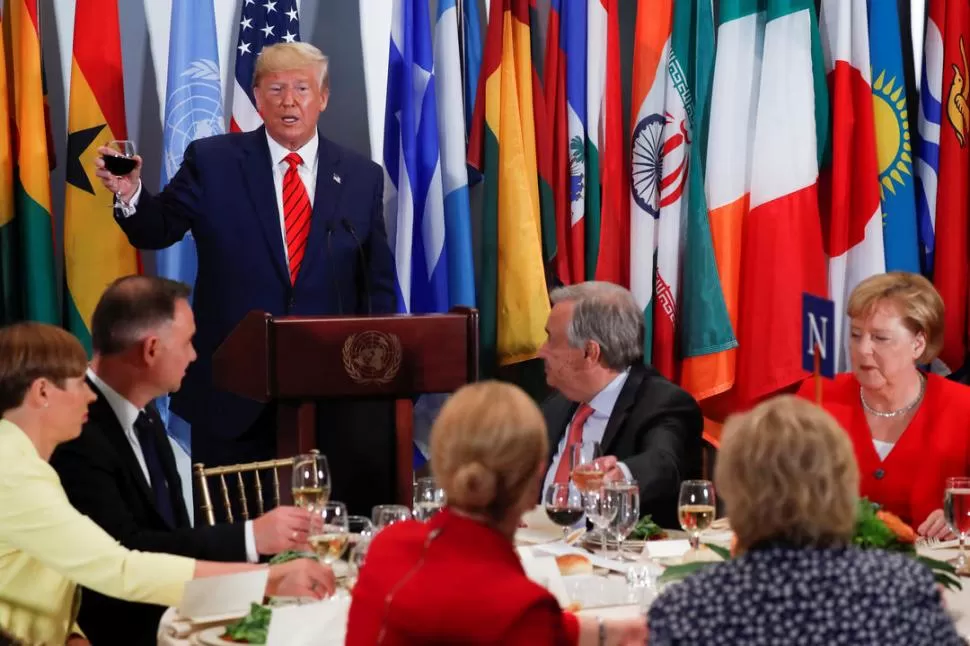 BRINDIS. Trump habla durante un almuerzo organizado por el secretario general de las Naciones Unidas, Antonio Guterres, para líderes mundiales.  