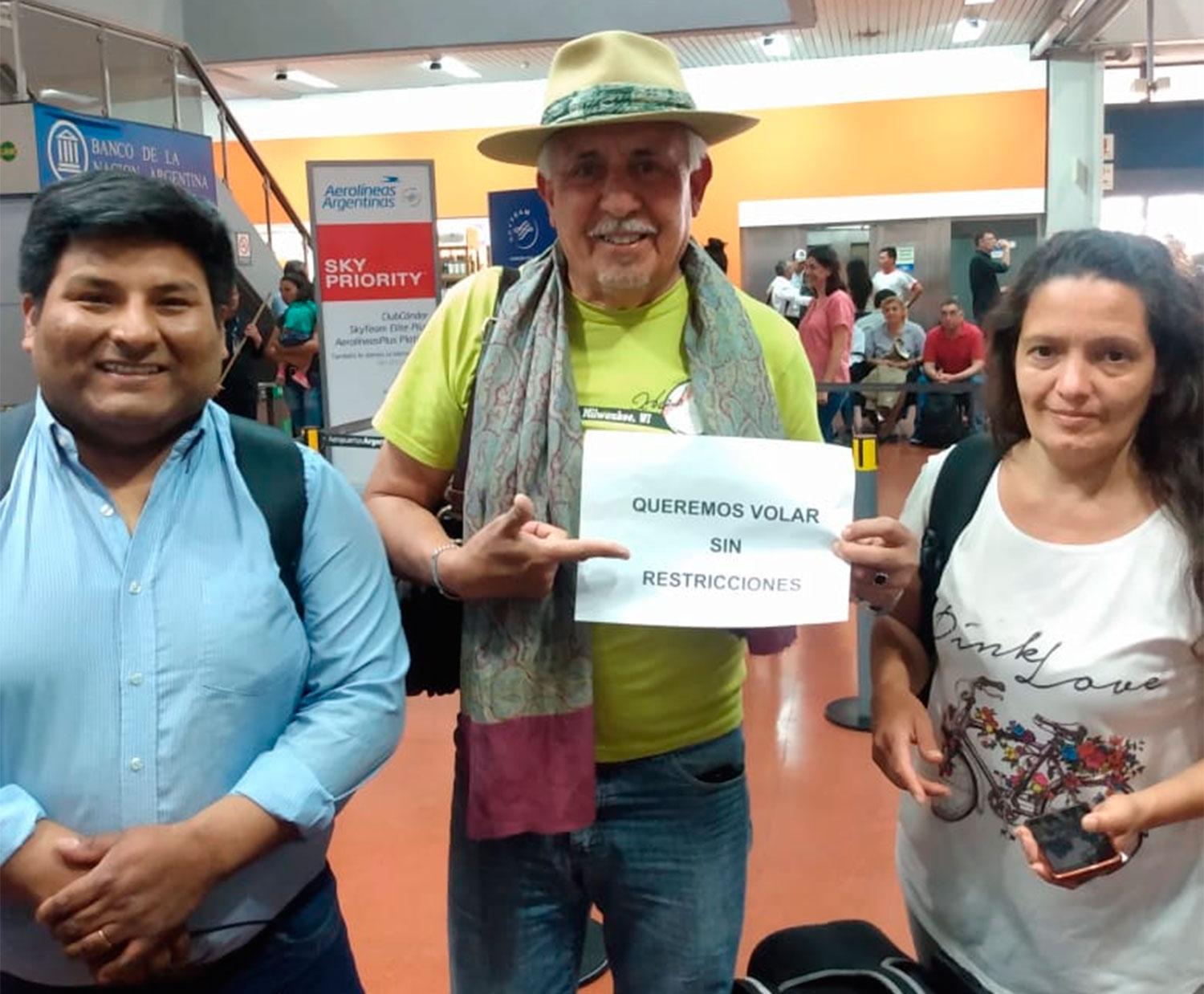 Empleados tucumanos de JetSmart intentan defender sus puestos de trabajo