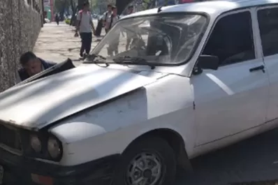 Pudo ser una tragedia: se quedó sin frenos e impactó contra la pared del Tulio