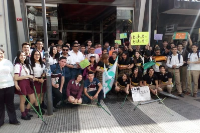 Marcha de bastones verdes contra el prejuicio hacia las personas con baja visibilidad