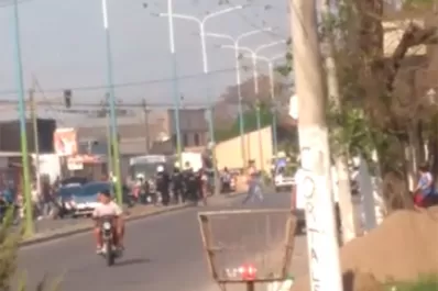 Video: un acompañamiento fúnebre terminó a los tiros con la Policía