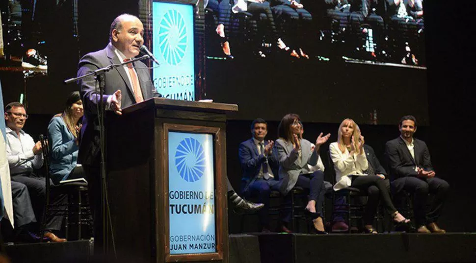VICTORIA. Manzur aseguró en el teatro Mercedes Sosa que Fernández será el próximo presidente del país. TWITTER @JuanManzurOK
