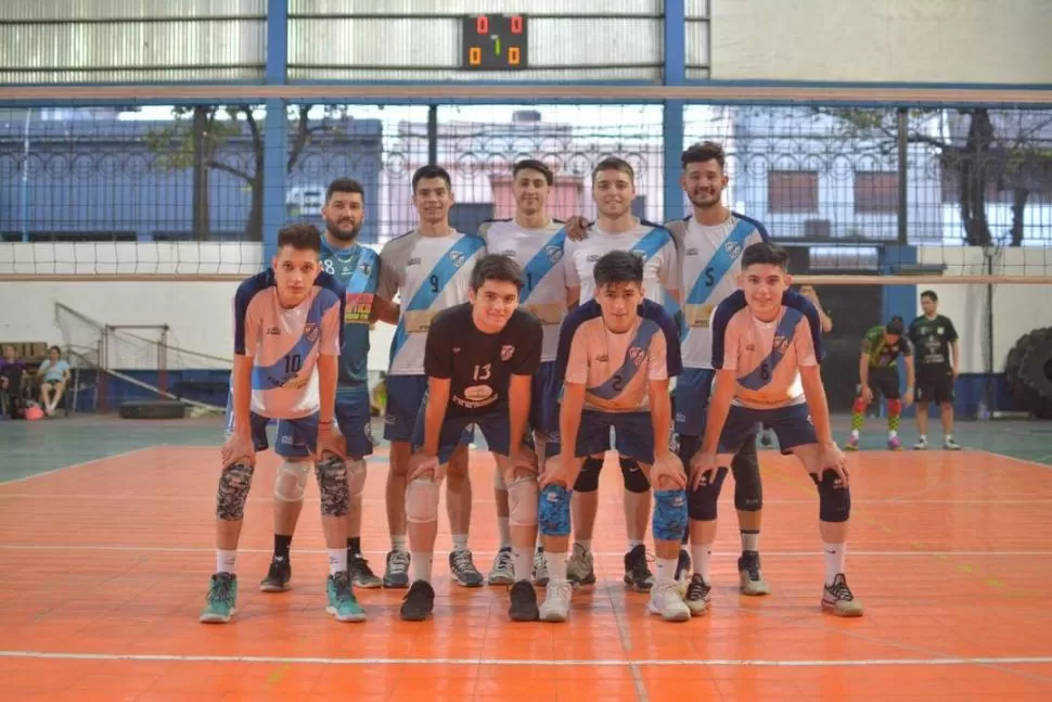 CAMPEONES. Tucumán de Gimnasia “A” jugó la final ante Yacaré de Chaco. El plantel tiene como meta el torneo de ascenso. prensa tucumán de gimnasia