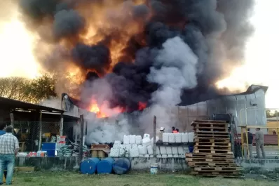 Se incendió un depósito de la planta de Alpargatas en Aguilares
