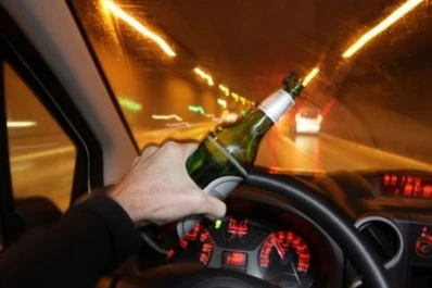 La mitad de los argentinos maneja su auto después de tomar alcohol