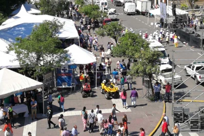 Se lleva a cabo la cuarta edición de la Expo Salud en la plaza Independencia