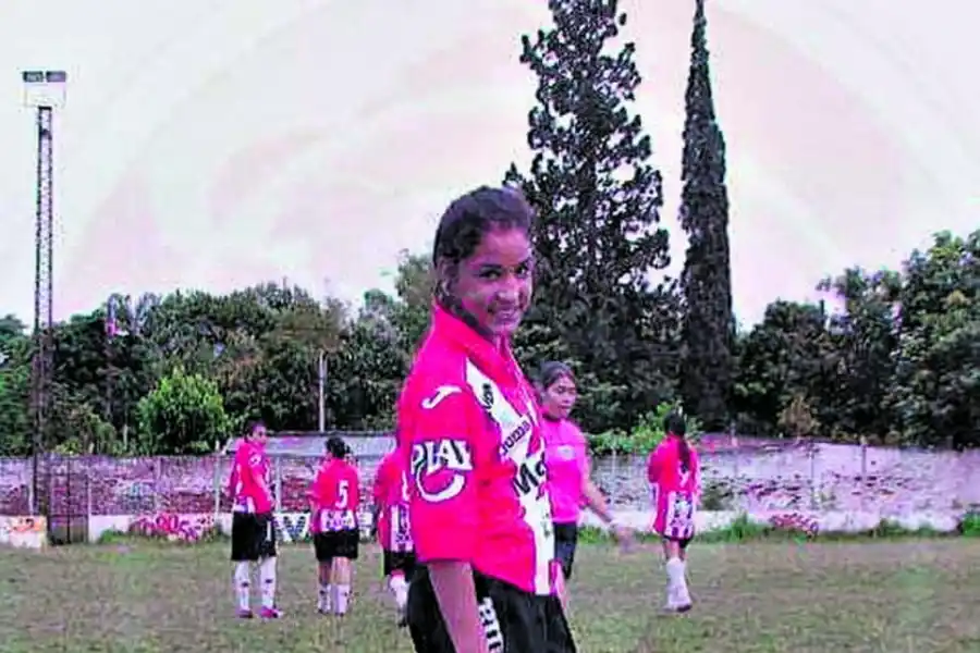 Quién es Rocío Correa, la futbolista herida durante el cortejo fúnebre de su hermano