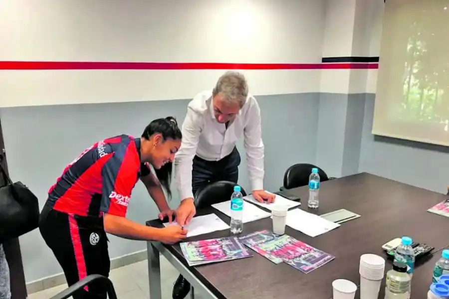 Quién es Rocío Correa, la futbolista herida durante el cortejo fúnebre de su hermano