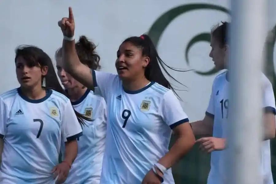 Quién es Rocío Correa, la futbolista herida durante el cortejo fúnebre de su hermano