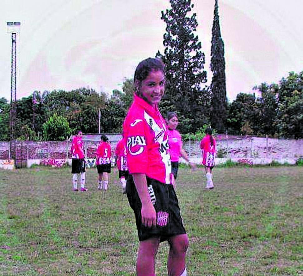 Quién es Rocío Correa, la futbolista herida durante el cortejo fúnebre de su hermano