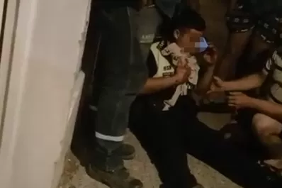 Asaltaron un colectivo a mano armada, dejaron a un policía herido y huyeron