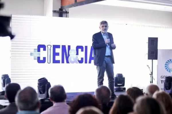 Filmus dijo que si Alberto gana volverán cuatro ministerios