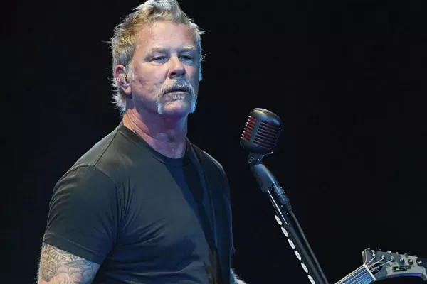 Metallica cancela su gira para que su cantante vuelva a rehabilitación