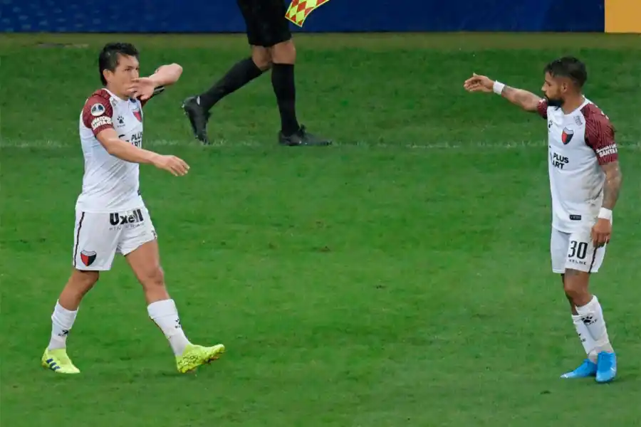 EMBAJADORES. Luis Miguel Rodríguez y Gabriel Esparza son los dos representantes del “Jardín de la República” que llevan bien alto los prestigios de nuestro fútbol.