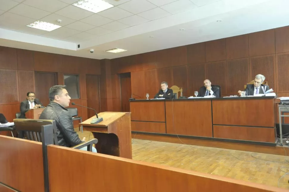 EL JUICIO. El funcionario Ruiz declara en presencia de los jueces Moralez Lezica, Romagnoli y Romero Lascano. la gaceta / foto de ANTONIO FERRONI