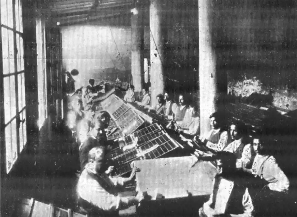 POEMA DE BORGES. Borrosa reproducción del poema “Villa Urquiza”, editado en “El Orden” de 1924.