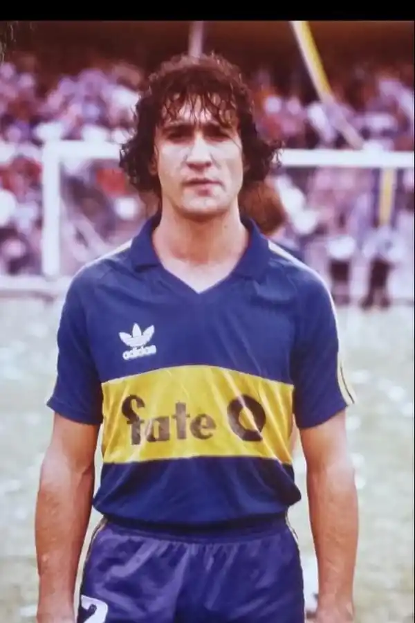 “XENEIZE”. En la temporada 1986/87       jugó en Boca, tras su paso por Huracán.  