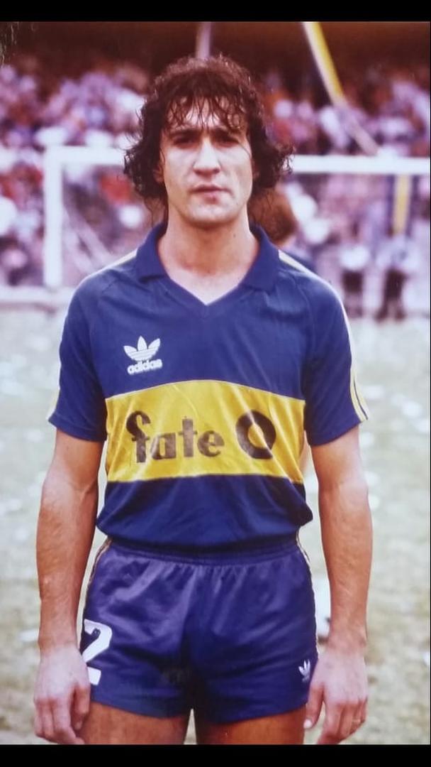 “XENEIZE”. En la temporada 1986/87       jugó en Boca, tras su paso por Huracán.  