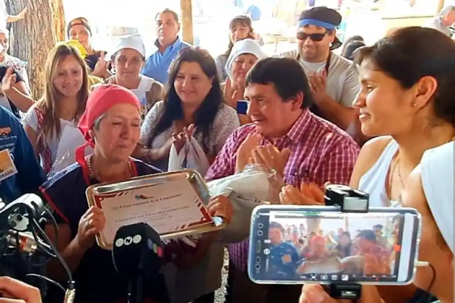 Festejo sabroso: Famaillá se llenó de empanadas y de buena música 