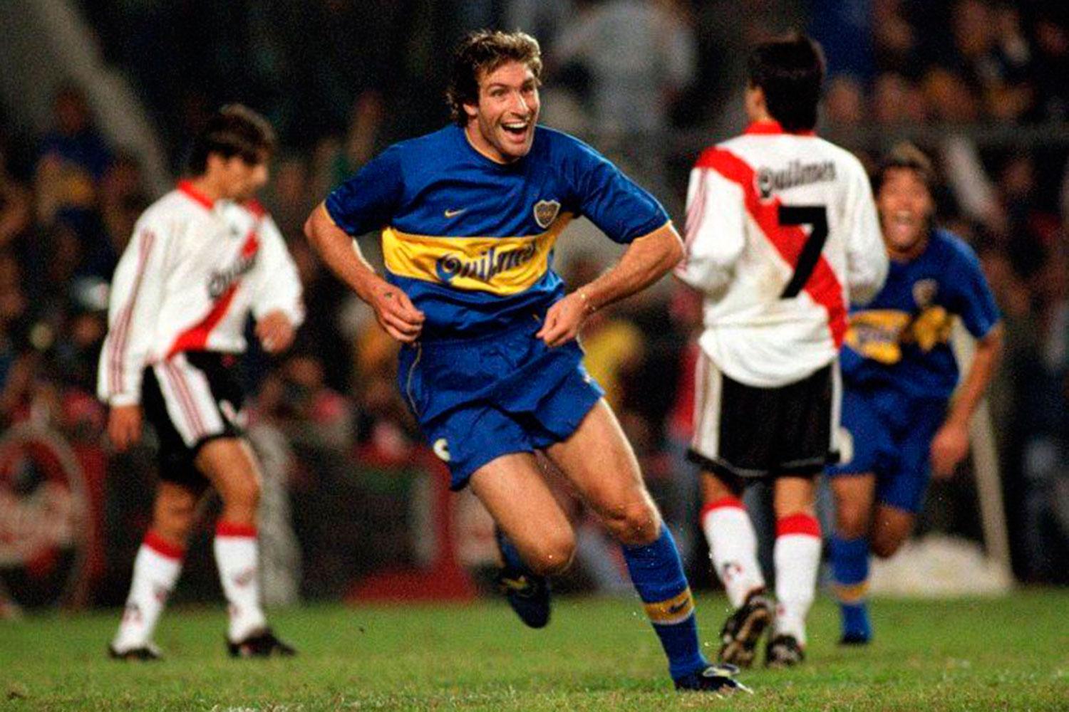 INOLVIDABLE. Martín Palermo celebra su gol en uno de los clásicos de 2000.