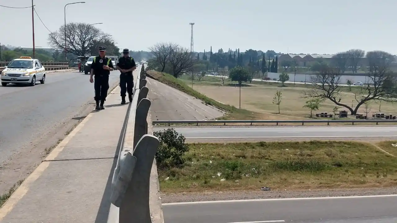 Facundo y Noelia, los “héroes” que salvaron a la niña que iba a ser arrojada desde un puente