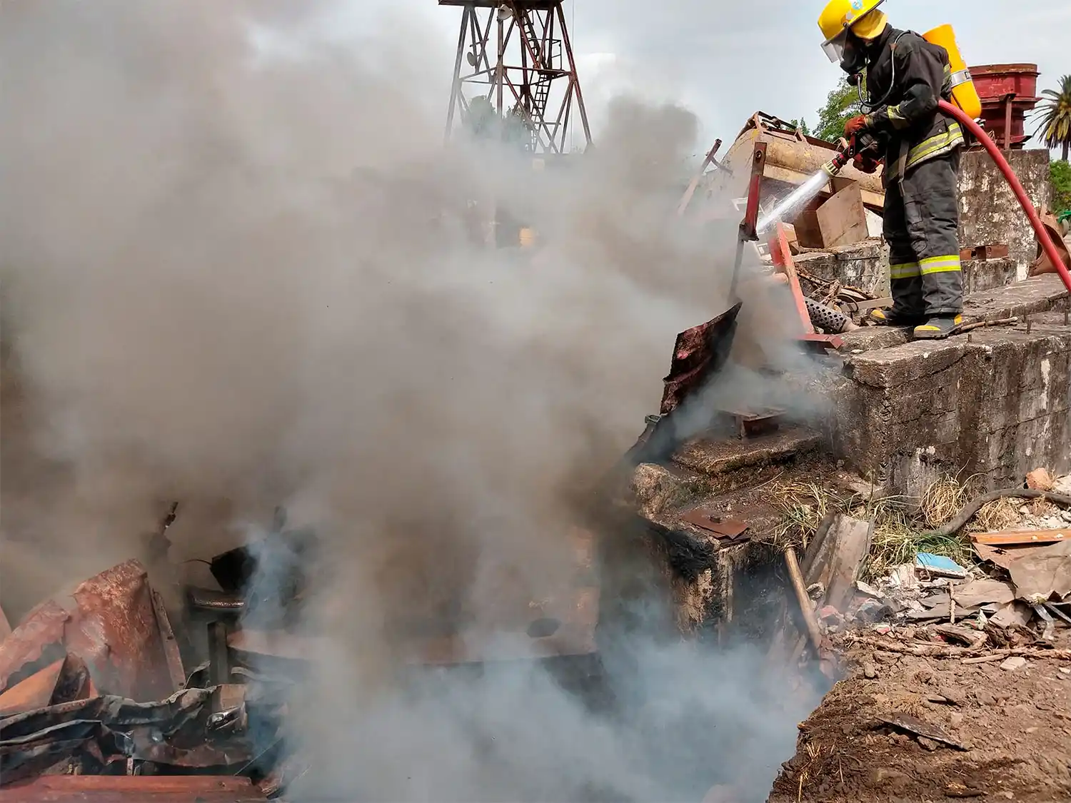 Se incendió el ex ingenio San Pablo: llevó cuatro horas controlar el fuego