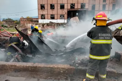 Se incendió el ex ingenio San Pablo: llevó cuatro horas controlar el fuego