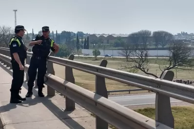 Facundo y Noelia, los “héroes” que salvaron a la niña que iba a ser arrojada desde un puente