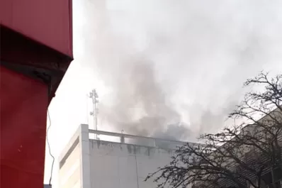 El incendio en un edificio generó tensión en la city tucumana