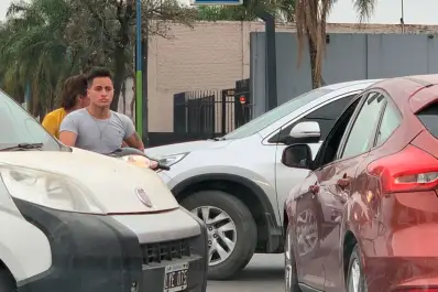 Video: sin semáforos, la esquina de Las Gemelas se convirtió en un caos