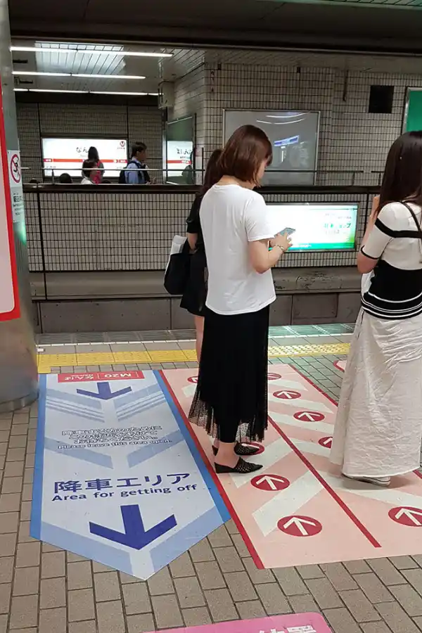 PARA ELLAS. En Osaka, hay metros con vagones exclusivos para mujeres.