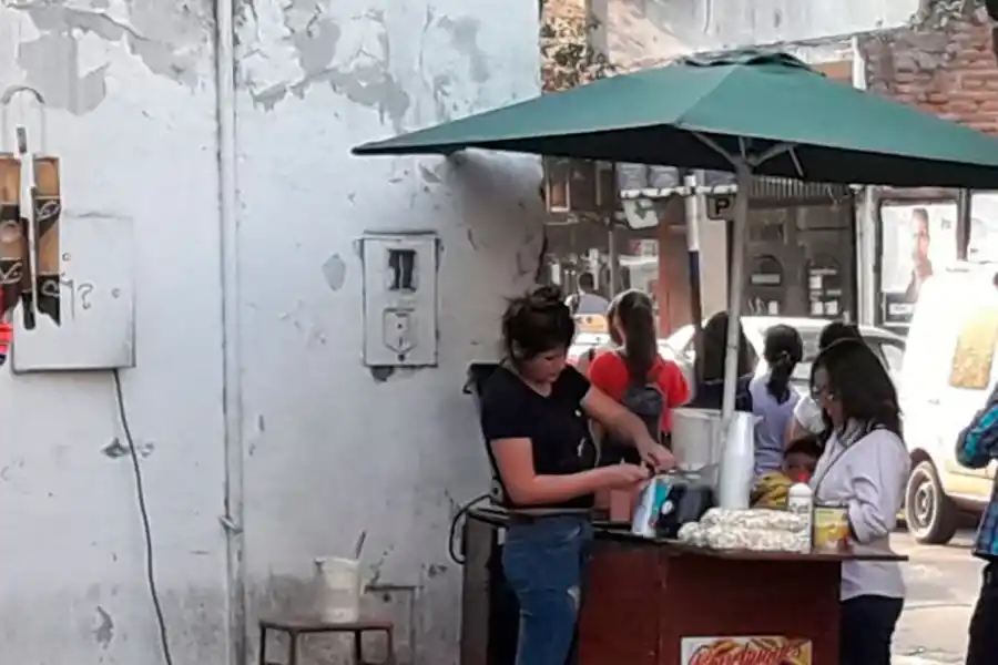 Soportan un lago de aguas servidas en el barrio Ampliación Tiro Federal