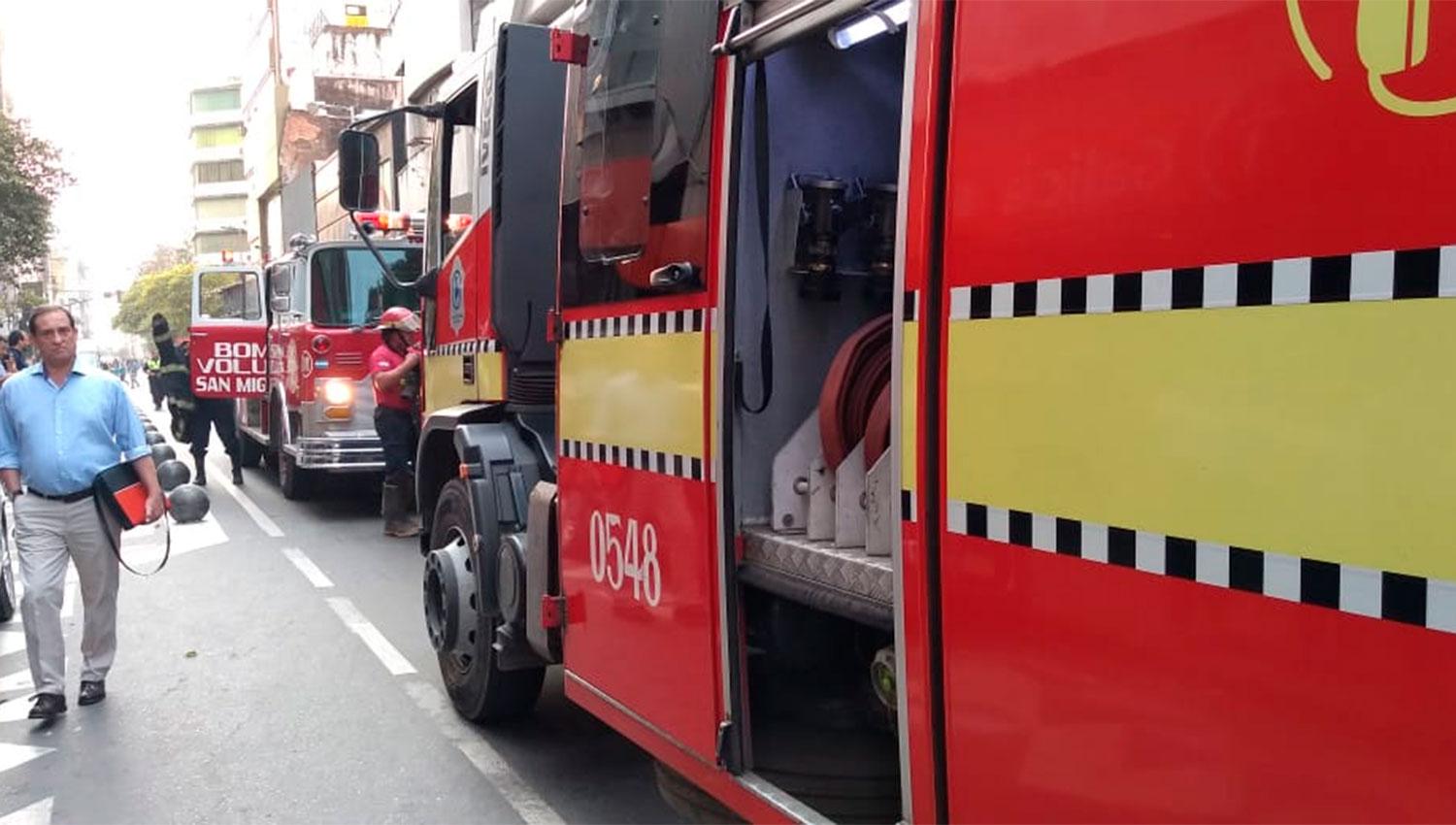 El incendio en un edificio generó tensión en la city tucumana