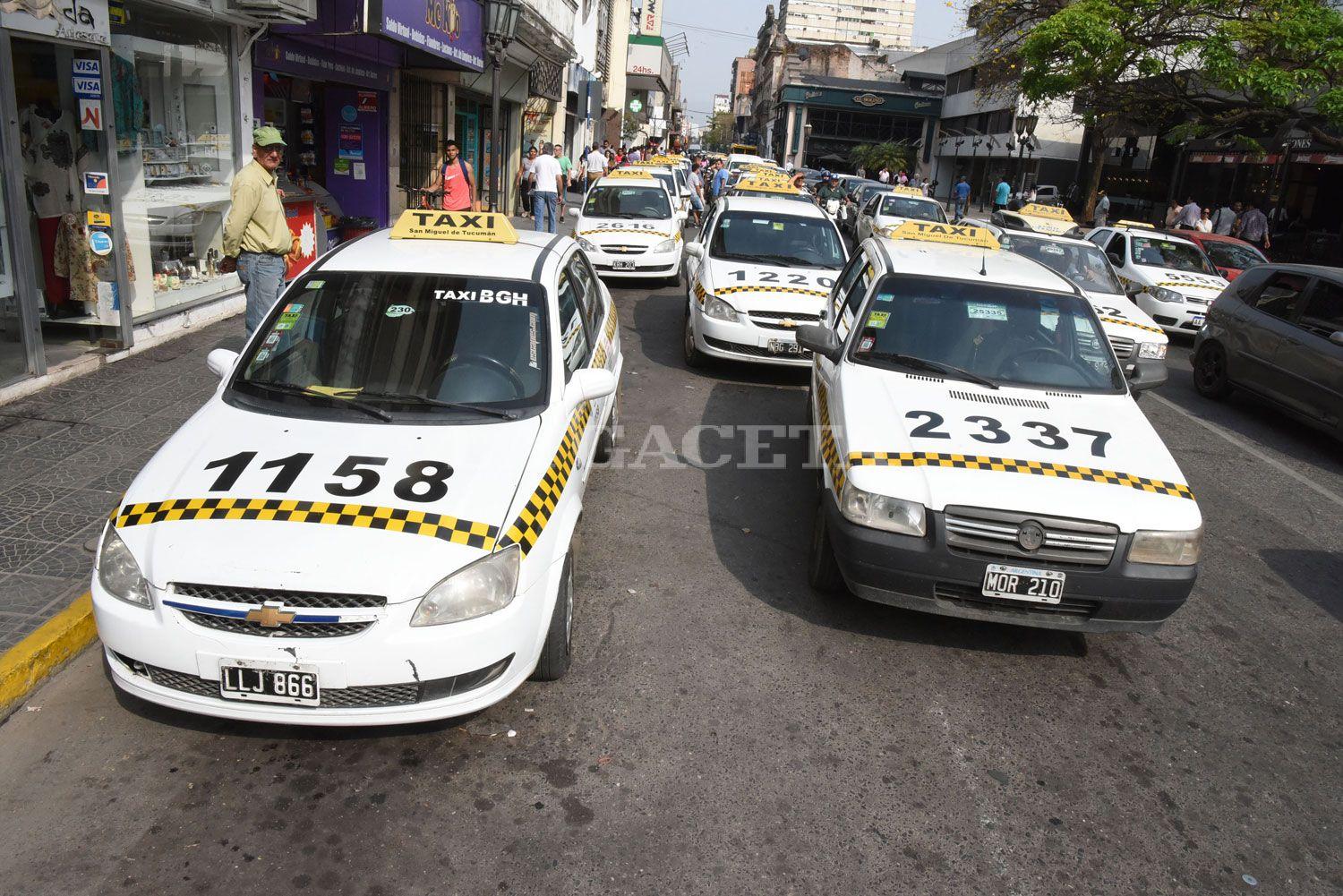 Inseguridad: una marcha, cientos de autos y 10 historias de taxistas 