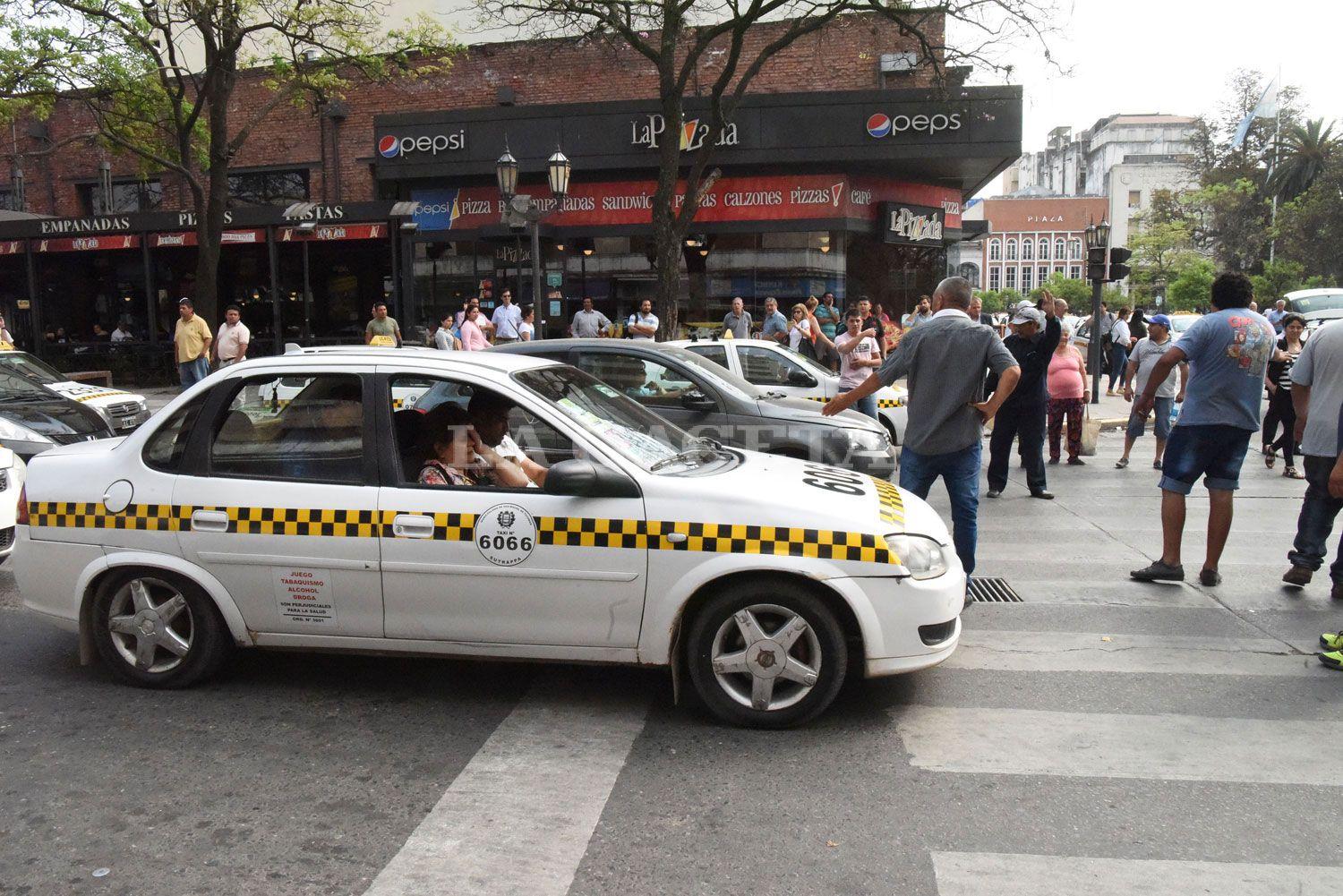 Inseguridad: una marcha, cientos de autos y 10 historias de taxistas 