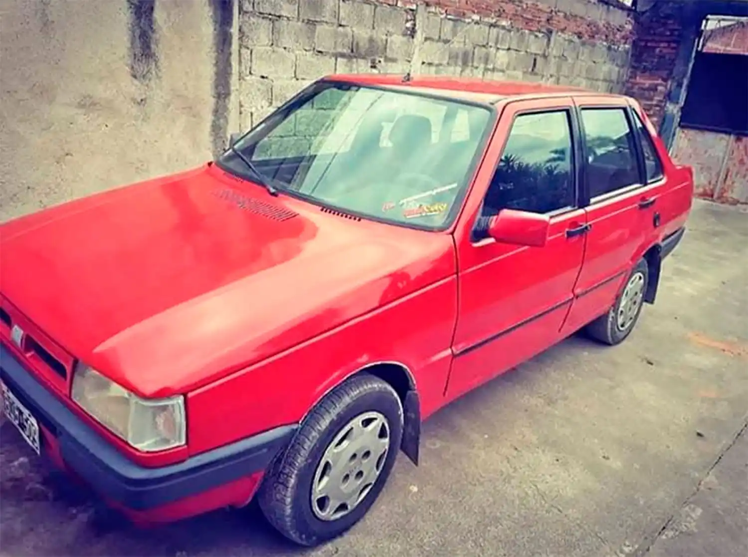 UN FIAT DUNA ROJO. El hombre lo había comprado hace un mes. 