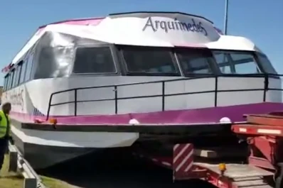En su viaje desde El Cadillal hacia Carlos Paz, el Arquímides encalló en el acceso a Córdoba