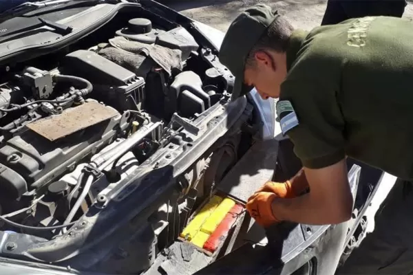 Viajaban a Tucumán con 40 kilos de cocaína camuflados en el auto