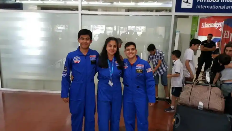 UNIDOS. Lisandro Toledo, Brenda Delgado y Matías Gutiérrez en EEUU.