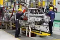 La industria sigue en picada y el sector automotriz se hunde: cayó un 27% en un año