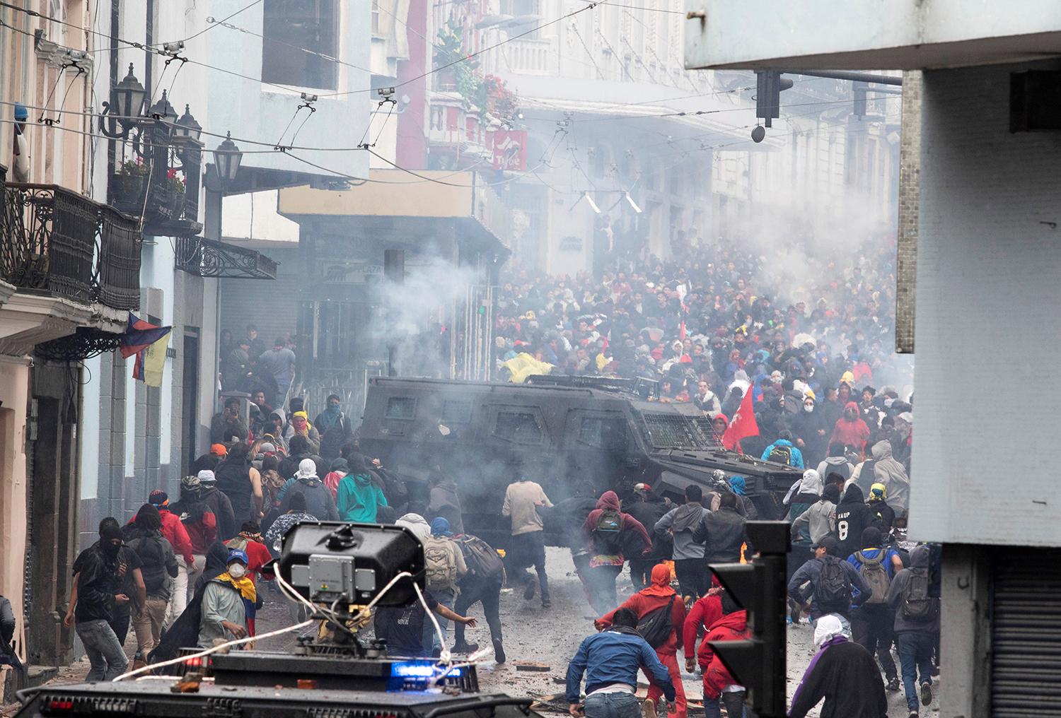 TENSIÓN. Las calles de Quito se han convertido en un campo de batalla.